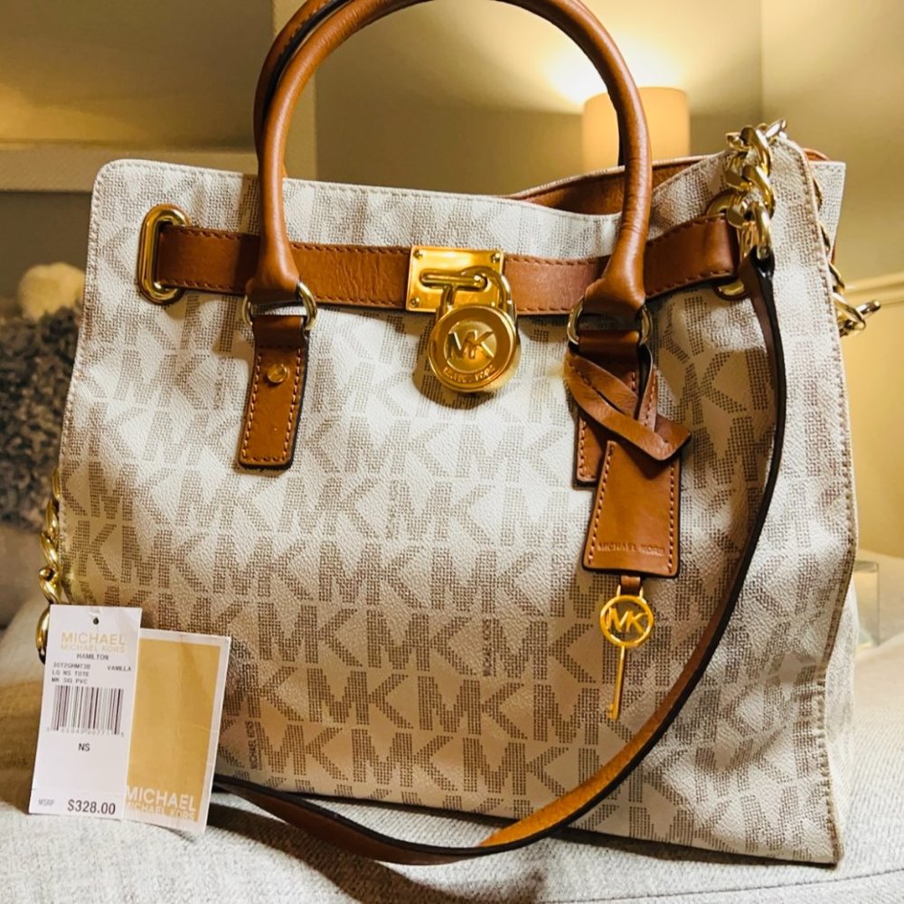 MICHAEL KORS Hamilton Large Lock Satchel Key Signature Tote -Vanilla